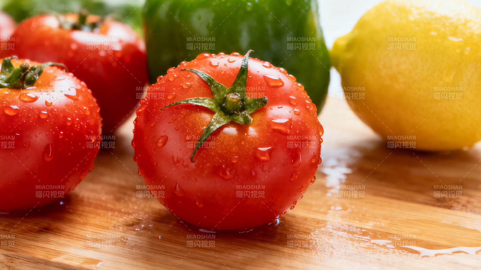 新鲜蔬果带水珠 色彩鲜艳诱人图片