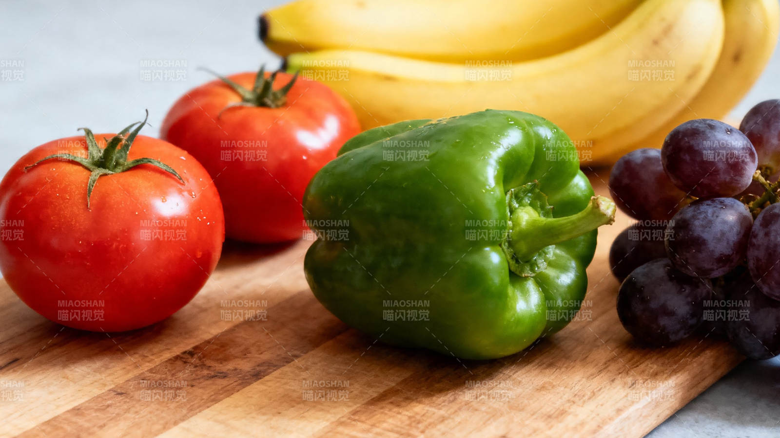 新鲜蔬果摆盘 色彩诱人图片