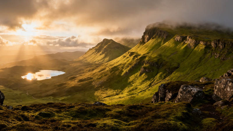 夕阳染青山 湖光映云霞图片