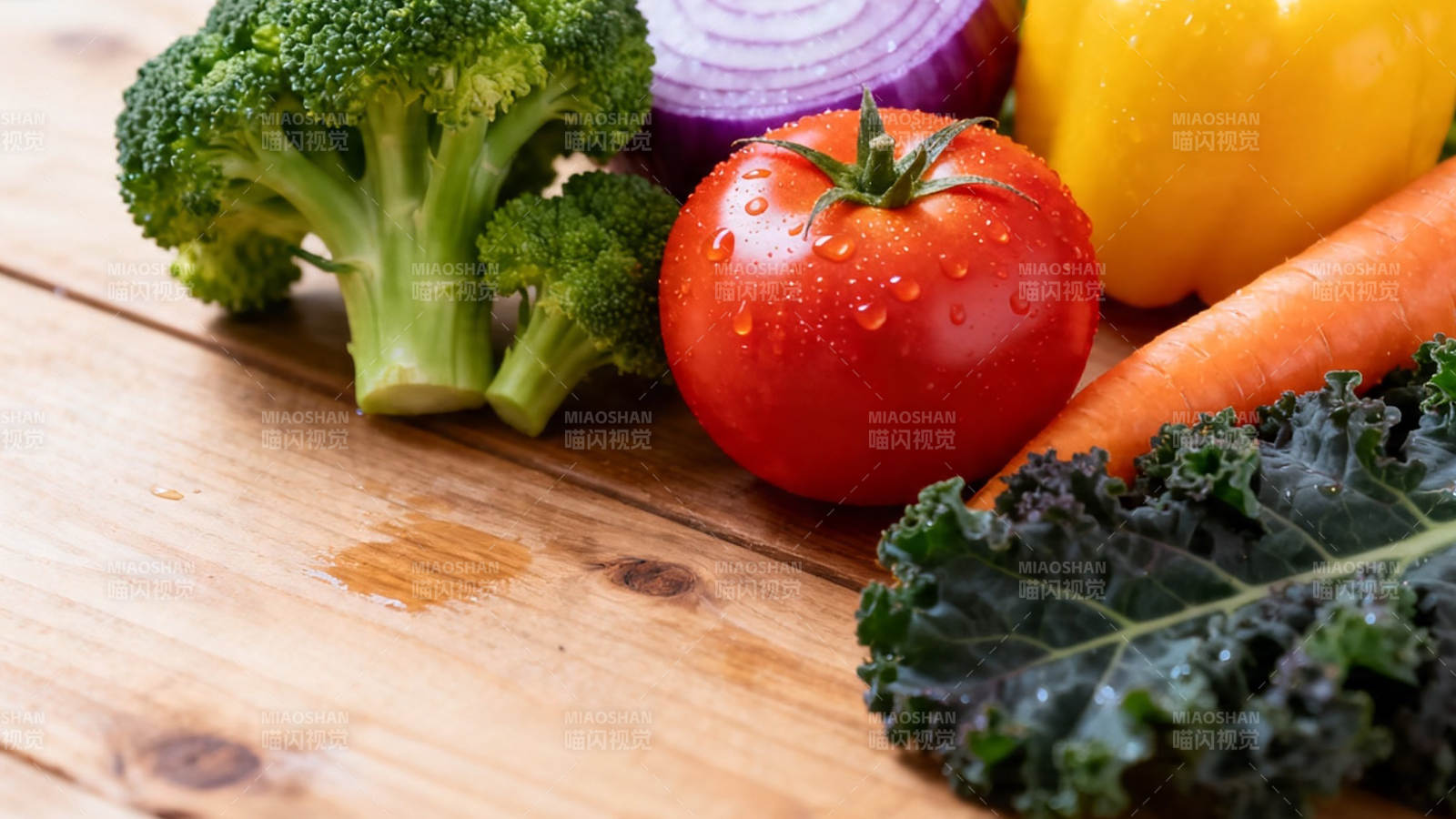 新鲜蔬菜摆盘 色彩丰富健康图片
