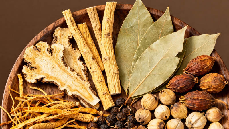 香料药材盘中陈列图片