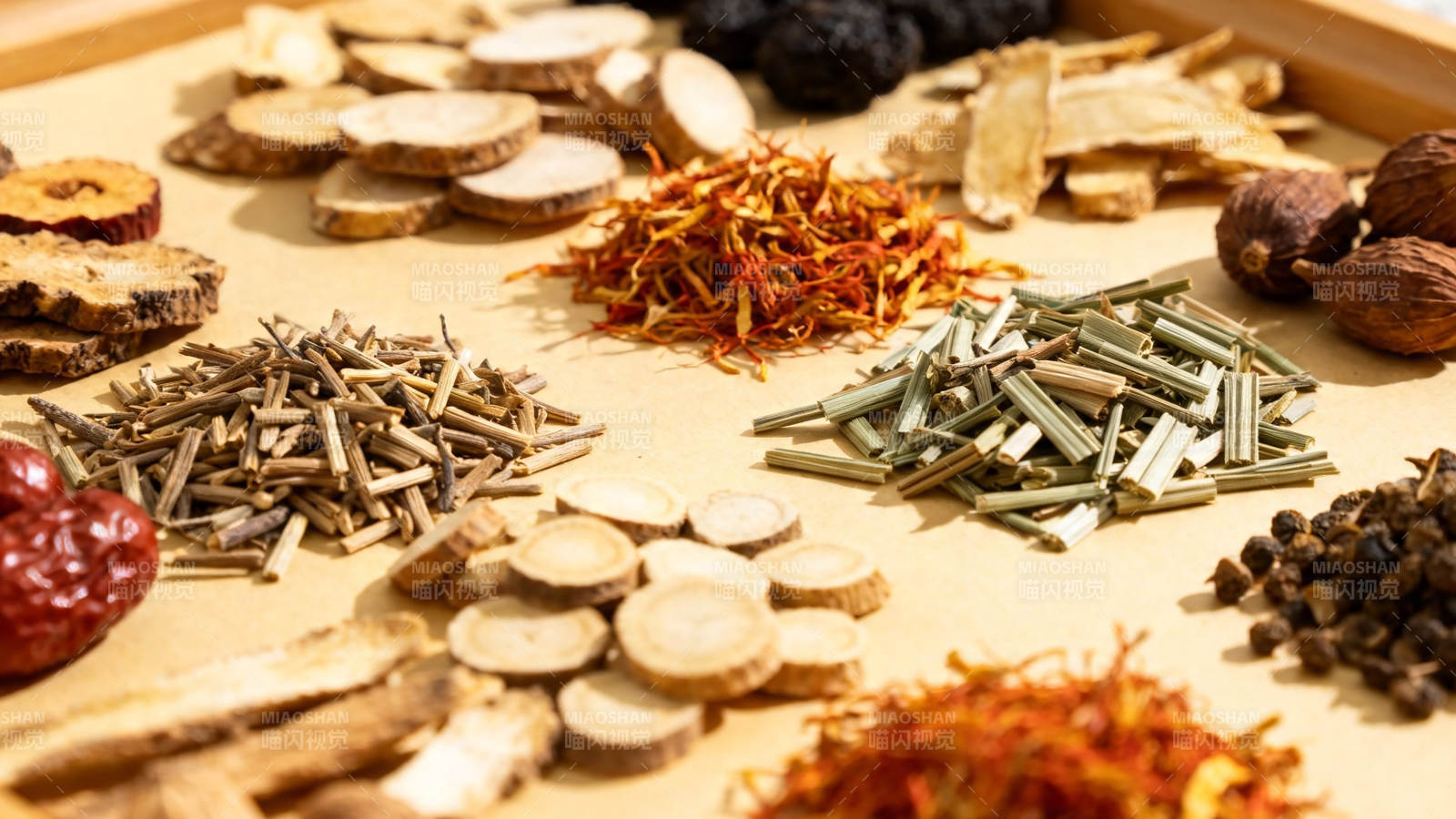 中药材拼盘展示图片