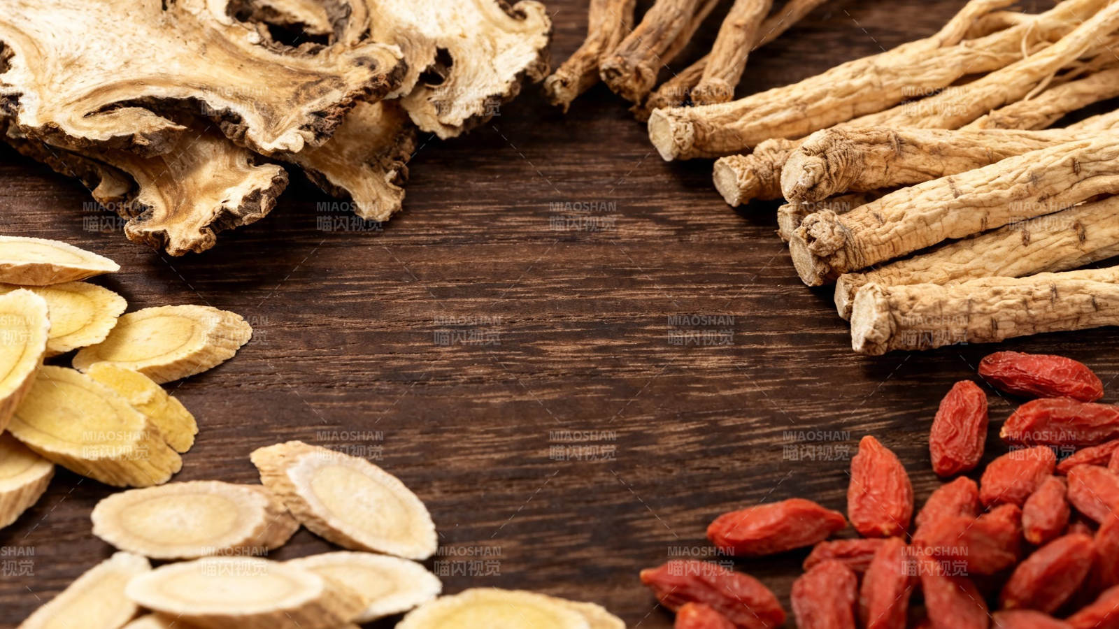 中药材组合 枸杞黄芪当归图片