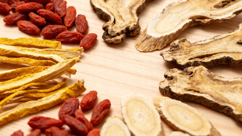 枸杞黄芪中药材特写图片