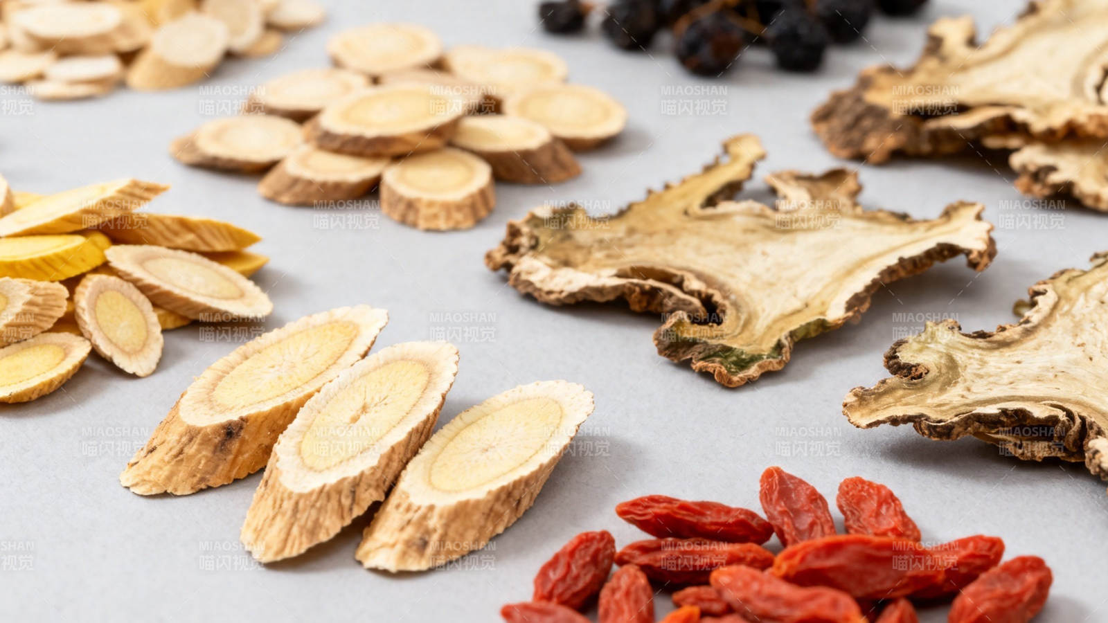 中药材拼盘 枸杞黄芪当归等图片