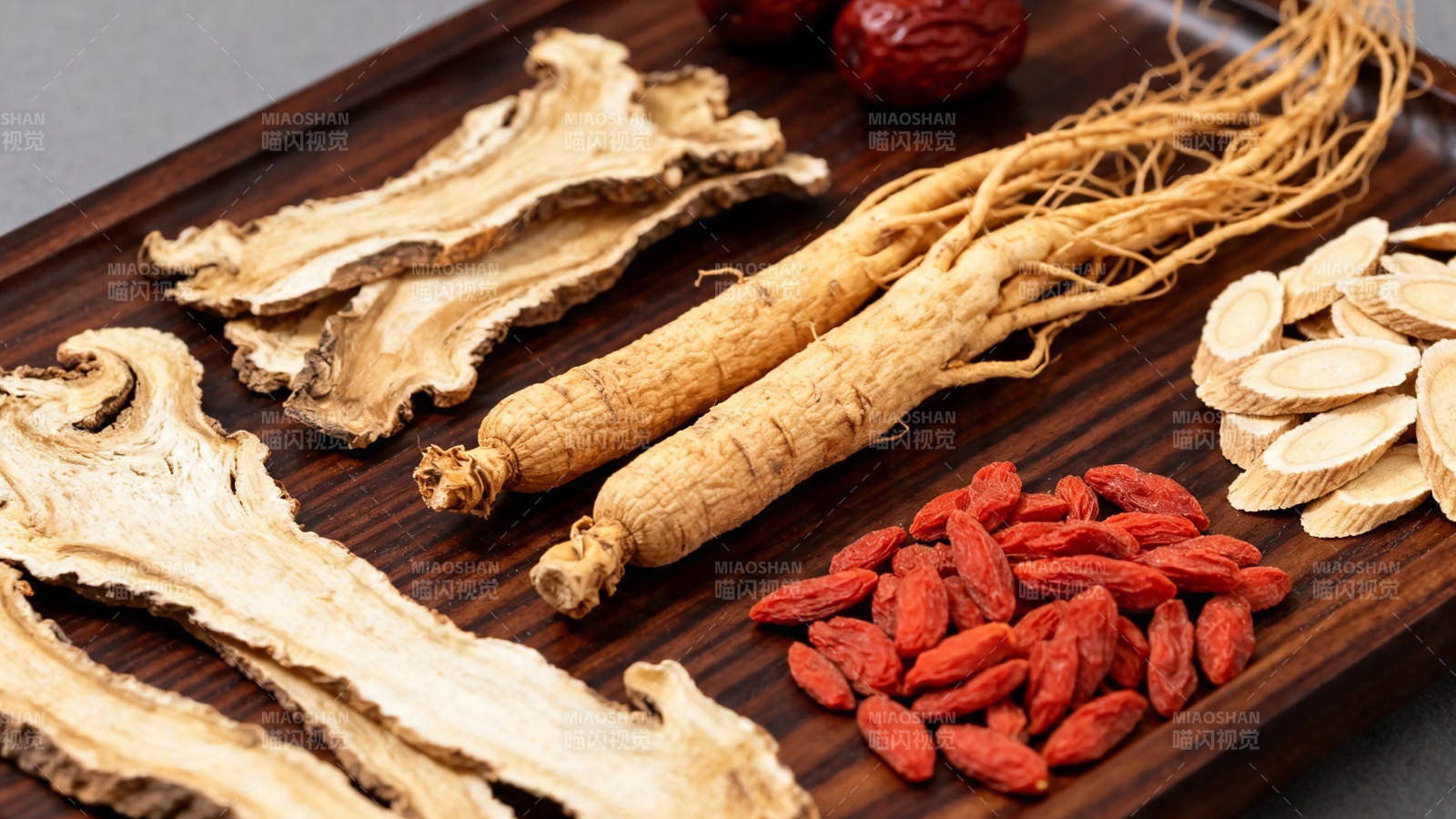 中药材组合 人参枸杞红枣图片