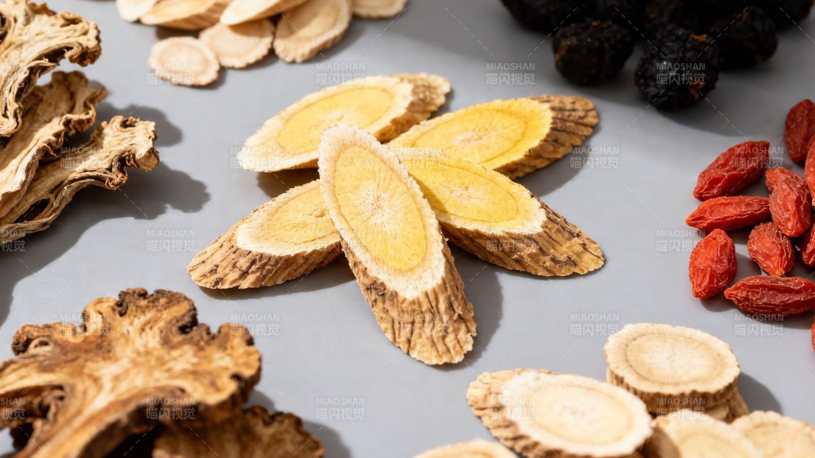 中药材拼盘 黄芪枸杞桑葚图片