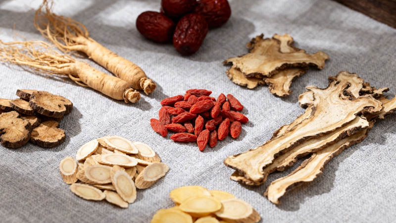 中药材组合 人参枸杞当归等图片