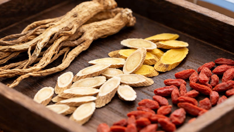 人参枸杞黄芪养生药材图片