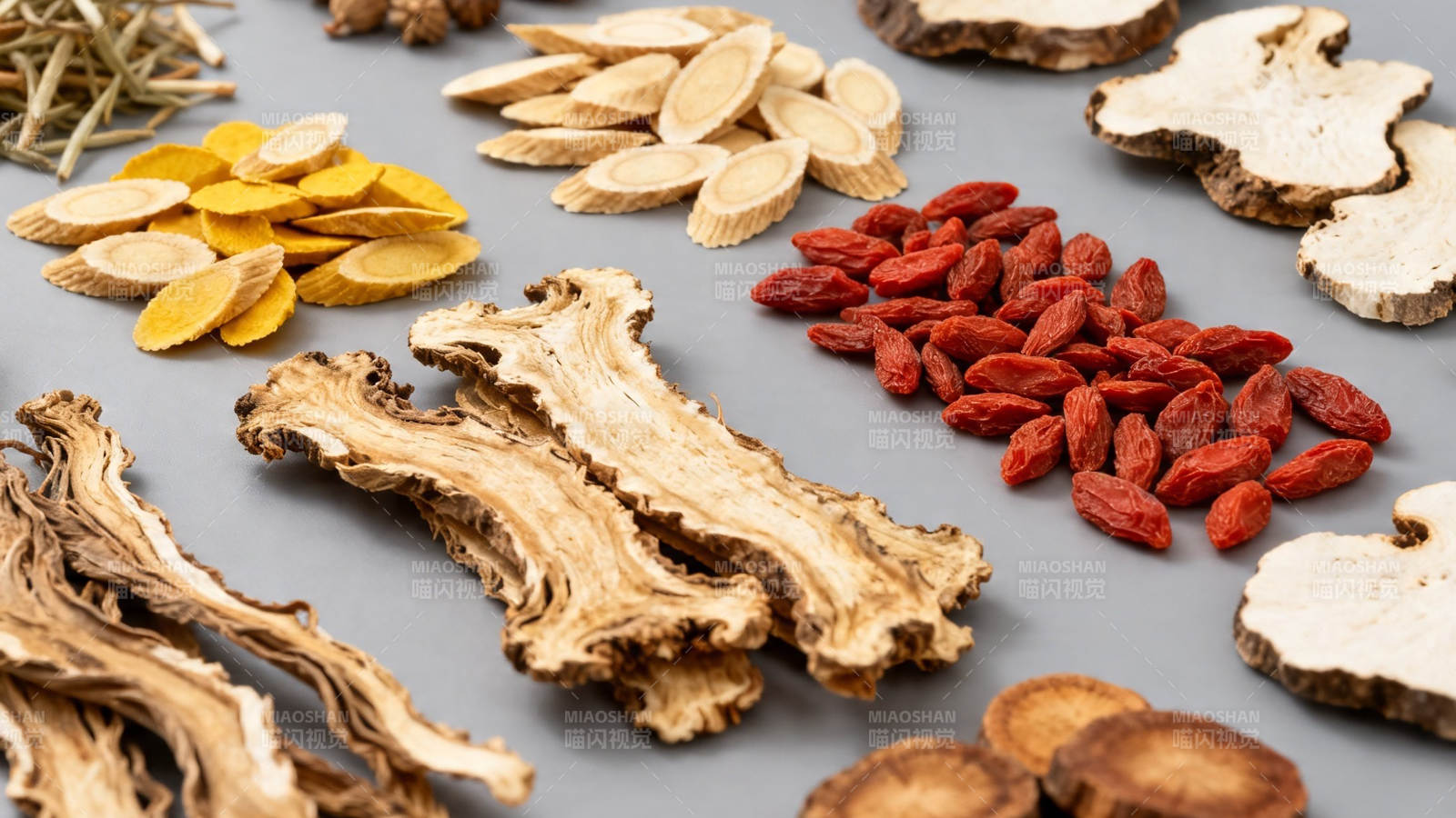 中药材拼盘 枸杞黄芪当归等图片