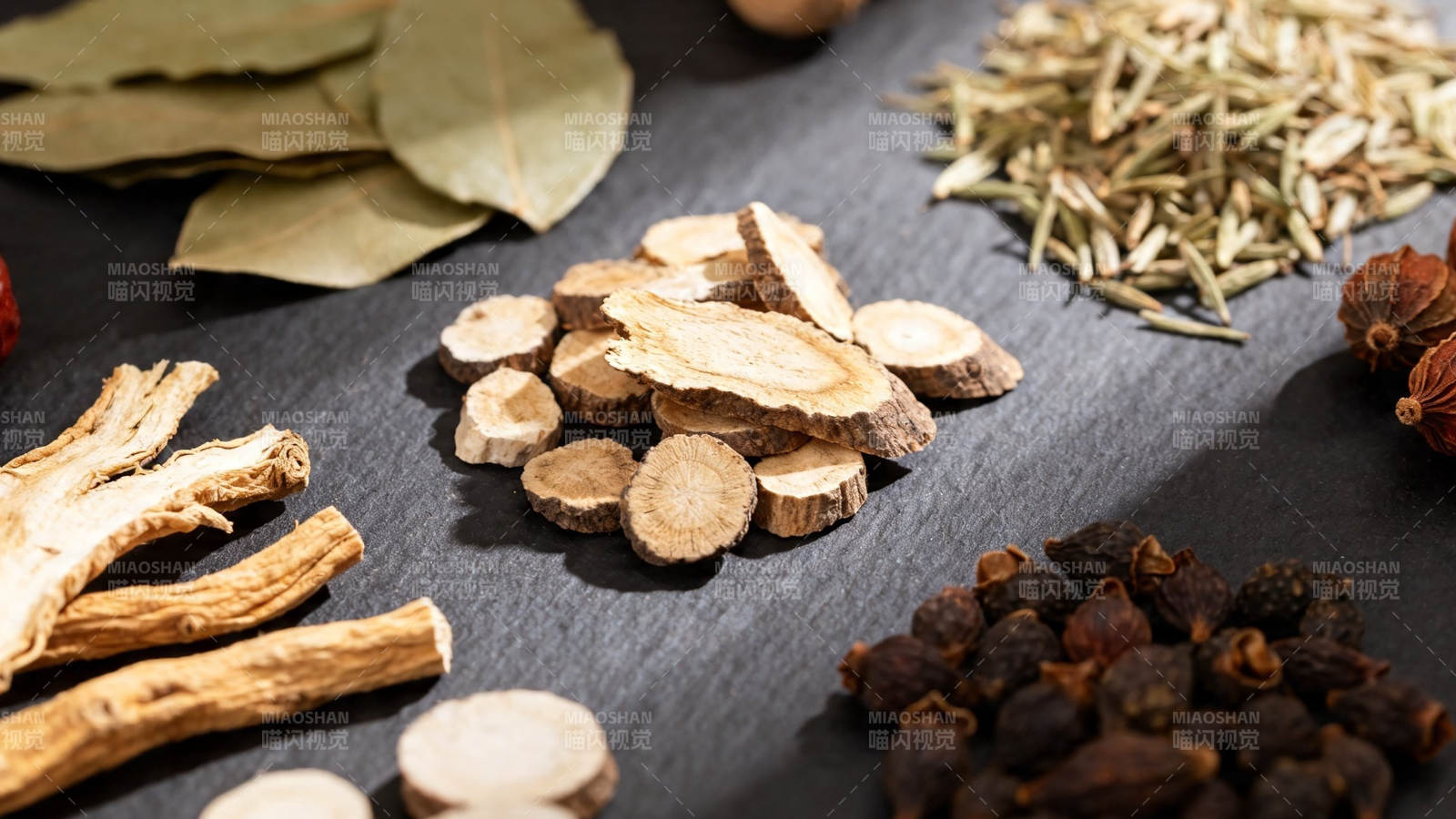 中药材特写 根茎叶果香料图片