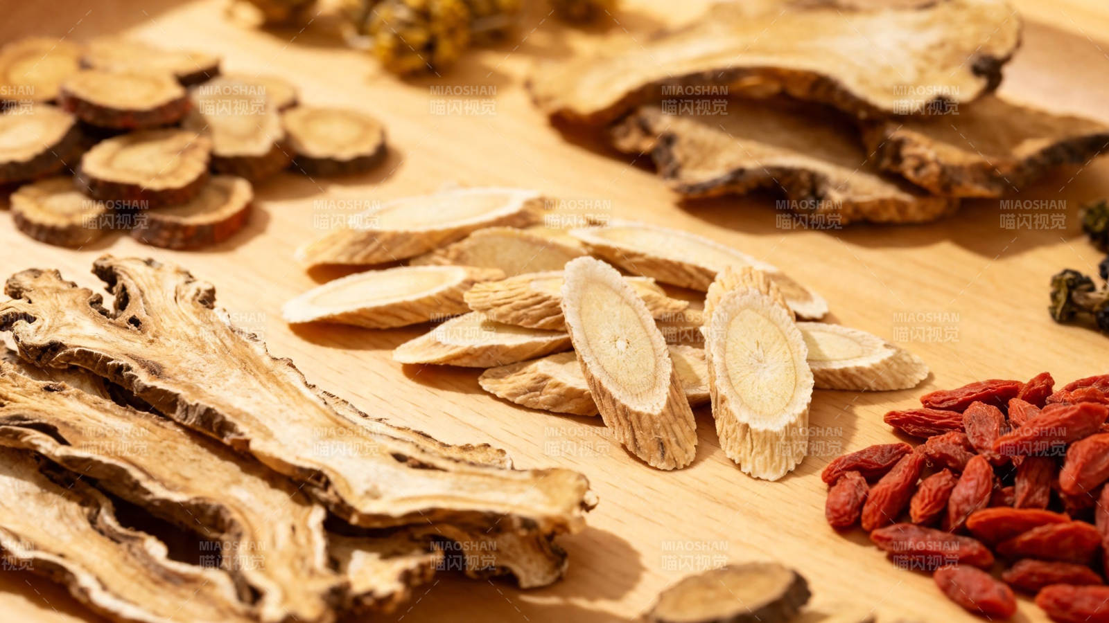 中药材拼盘 枸杞黄芪当归图片