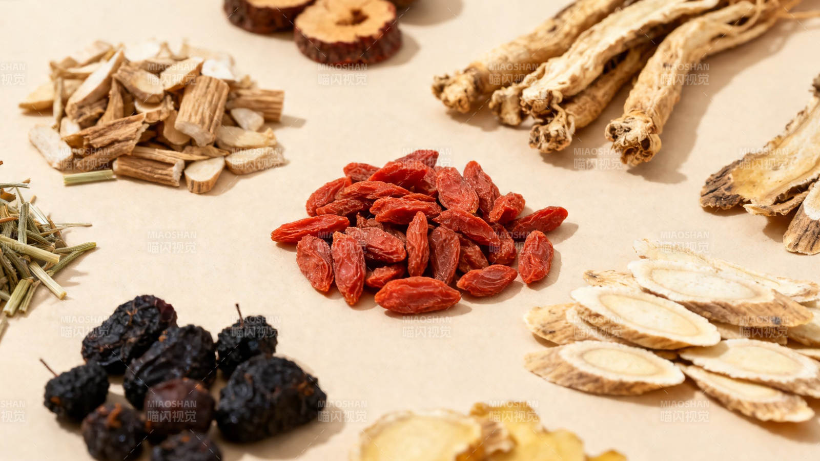 中药材拼盘 枸杞黄芪等图片