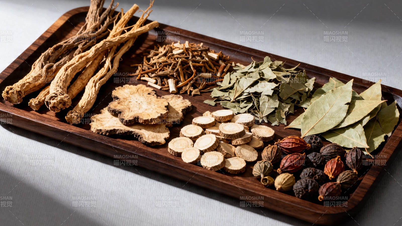 中药药材托盘展示图片