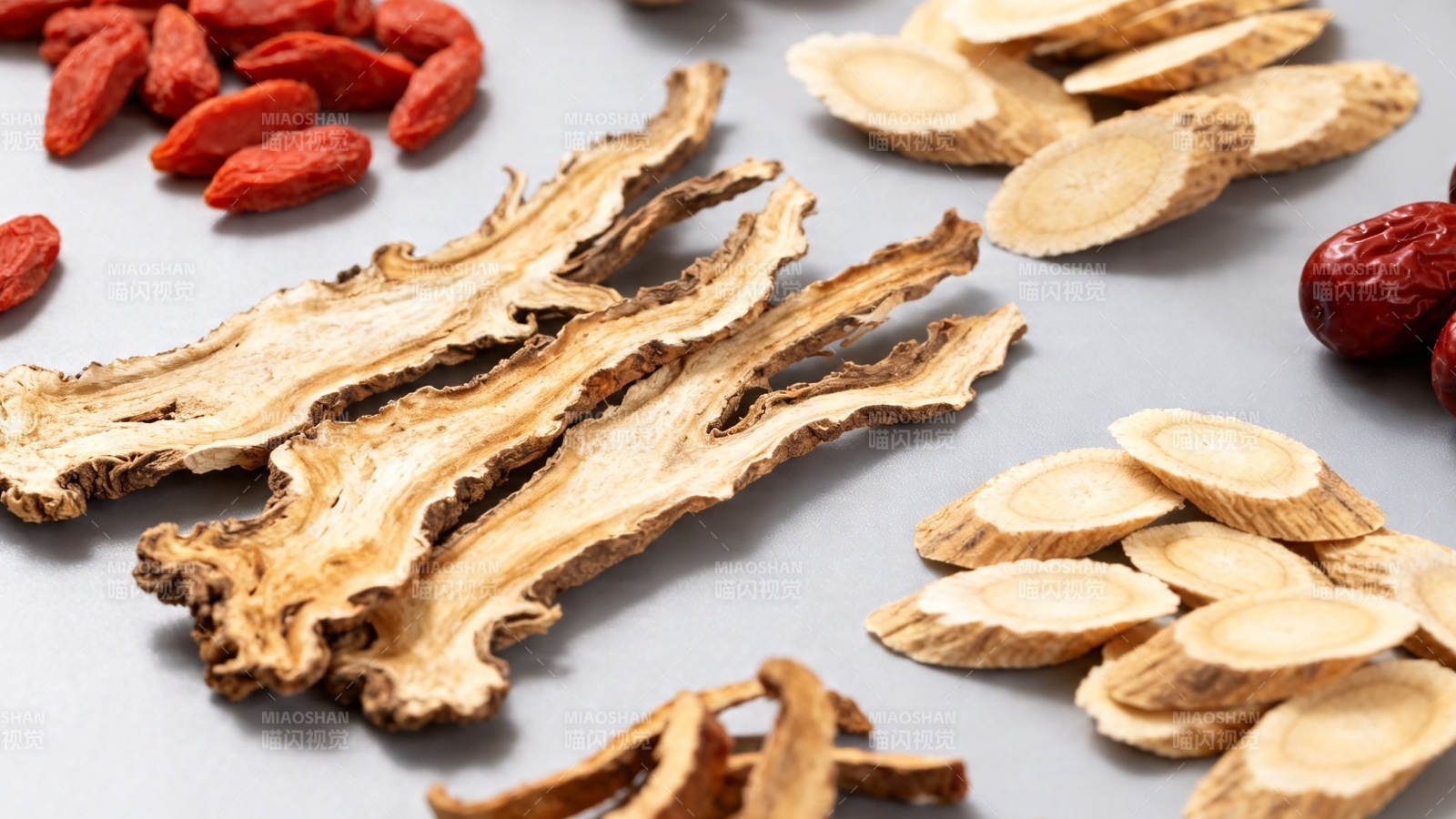 中药材组合 当归枸杞黄芪红枣图片