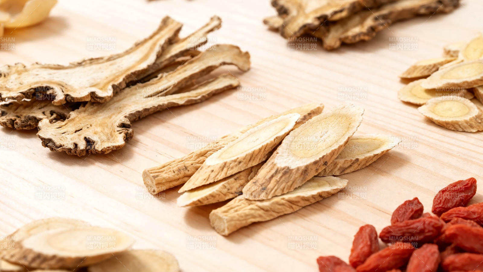 中药材拼盘 黄芪枸杞当归图片