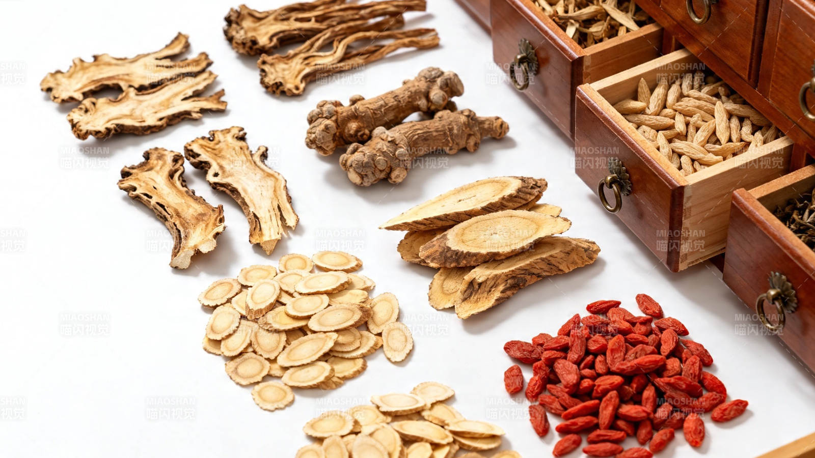 中药材与枸杞展示图图片