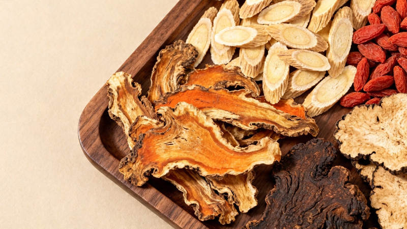 中药药材拼盘特写图片