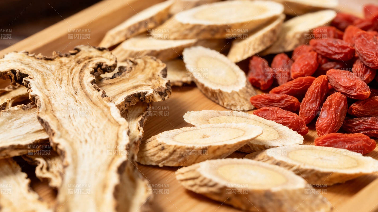 中药材 当归片与枸杞子图片