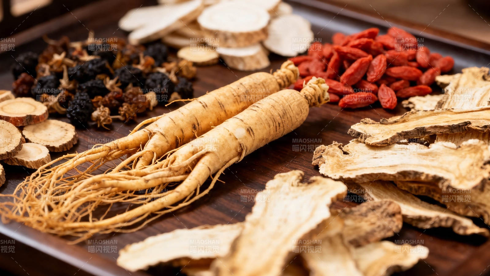 中药材展示 人参枸杞等图片