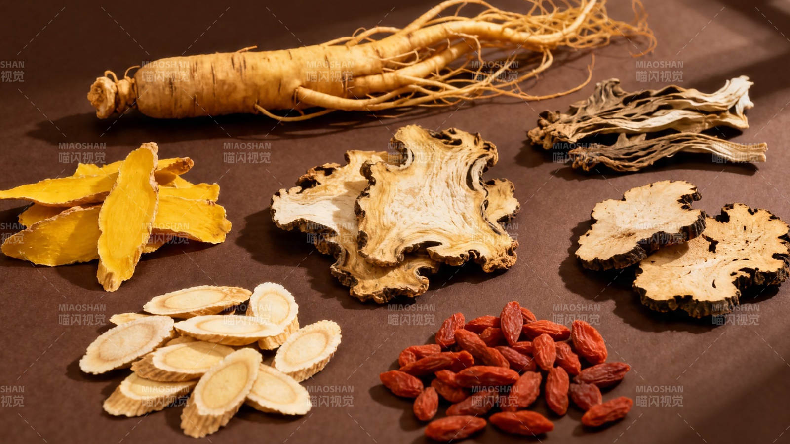 中药材组合 人参枸杞等图片