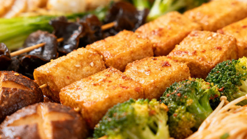 香煎豆腐配时蔬串烧图片