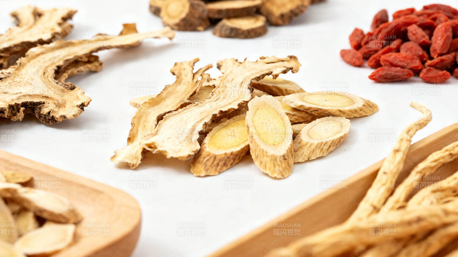 中药材特写 黄芪枸杞当归图片