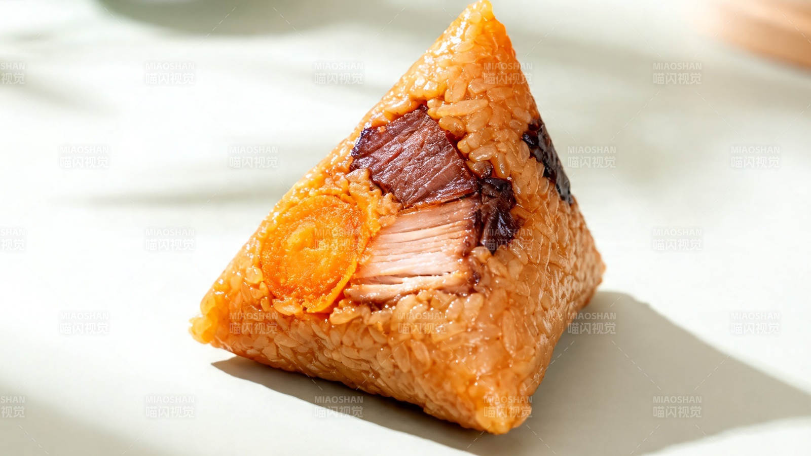 粽香肉蛋黄 三角糯米香图片