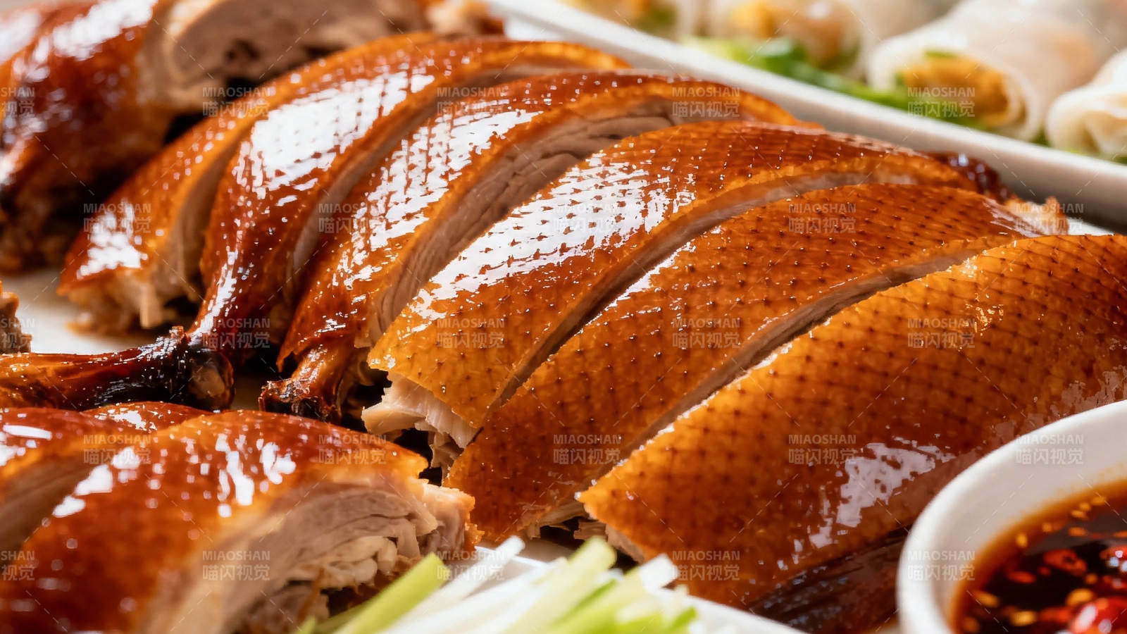 烤鸭切片配酱料 色香味俱全图片