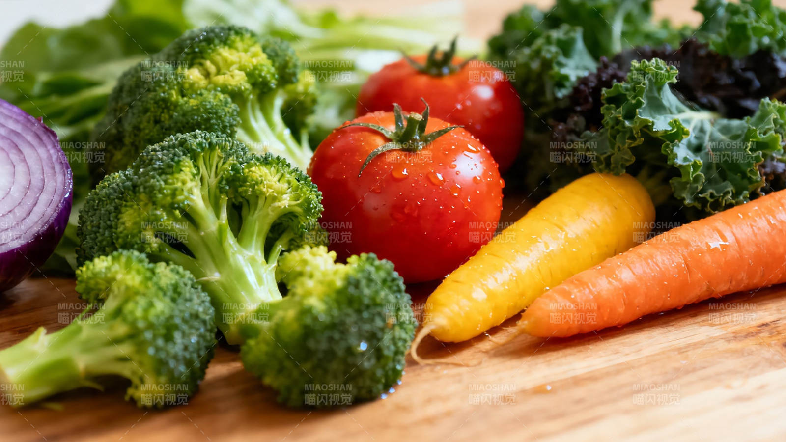 新鲜蔬菜拼盘 色彩缤纷健康美味图片