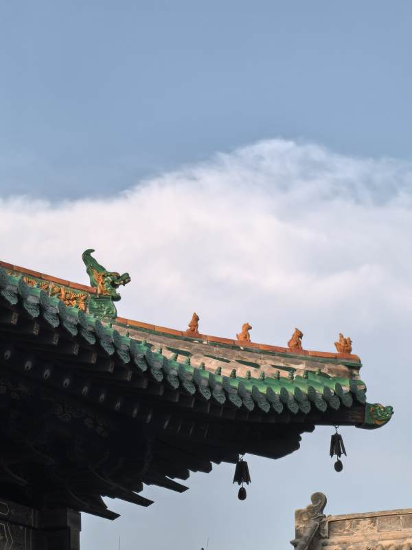 古建飞檐翘角 风铃轻摇云间图片