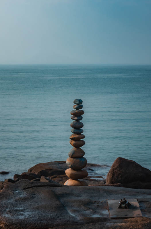 海边石塔 静守潮声图片