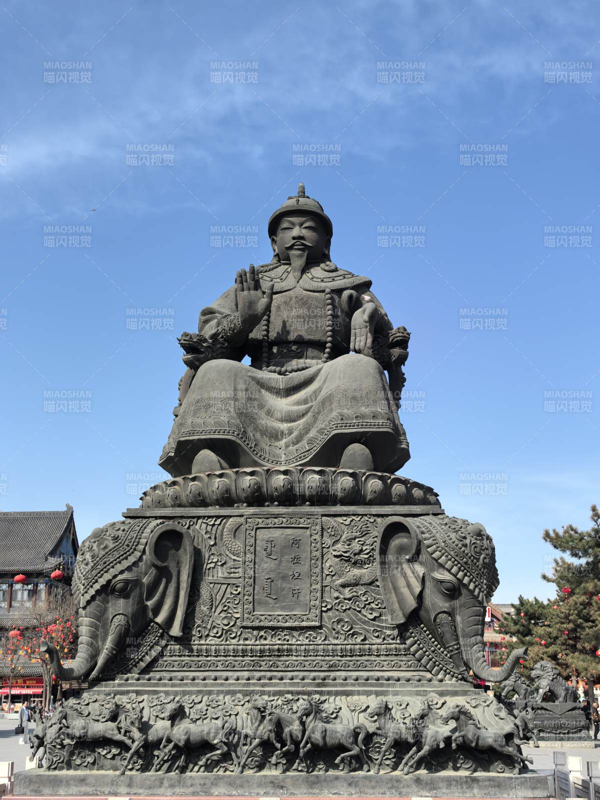 大召寺阿拉坦汗铜像图片