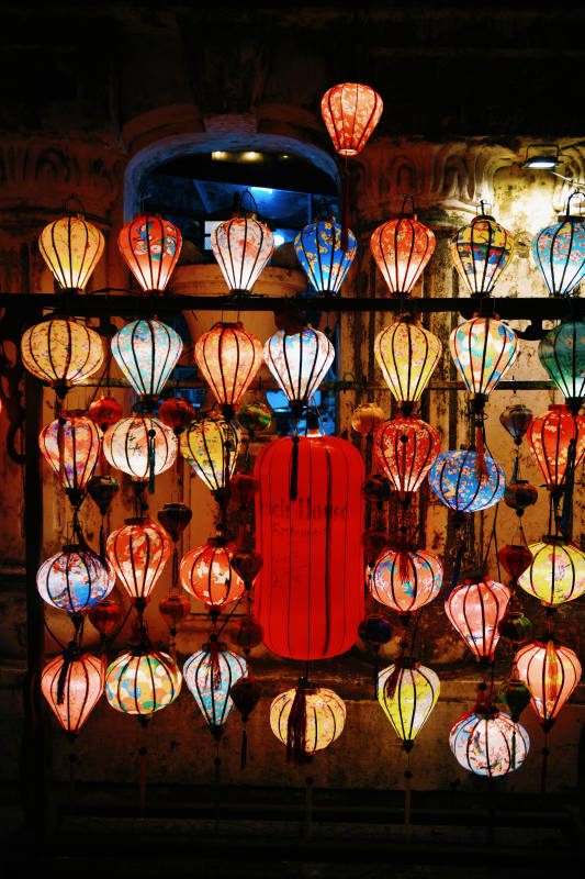 彩灯夜市 光影斑斓图片