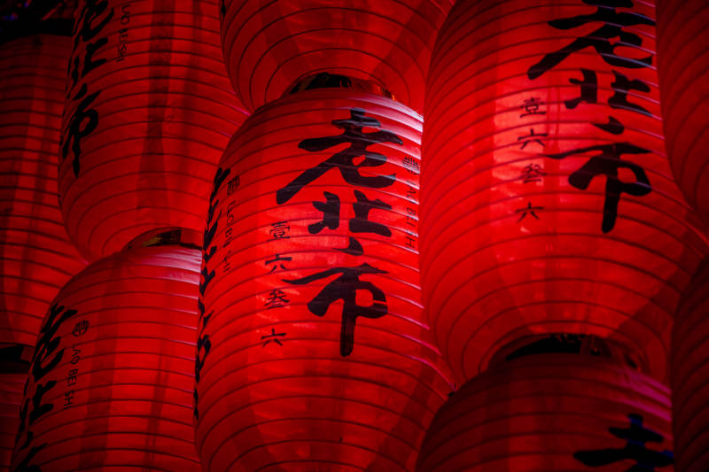 红灯笼映老北市夜景图片