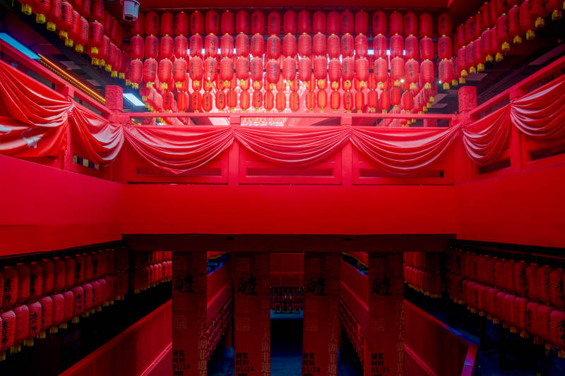 红灯笼映古楼 喜庆满堂彩图片