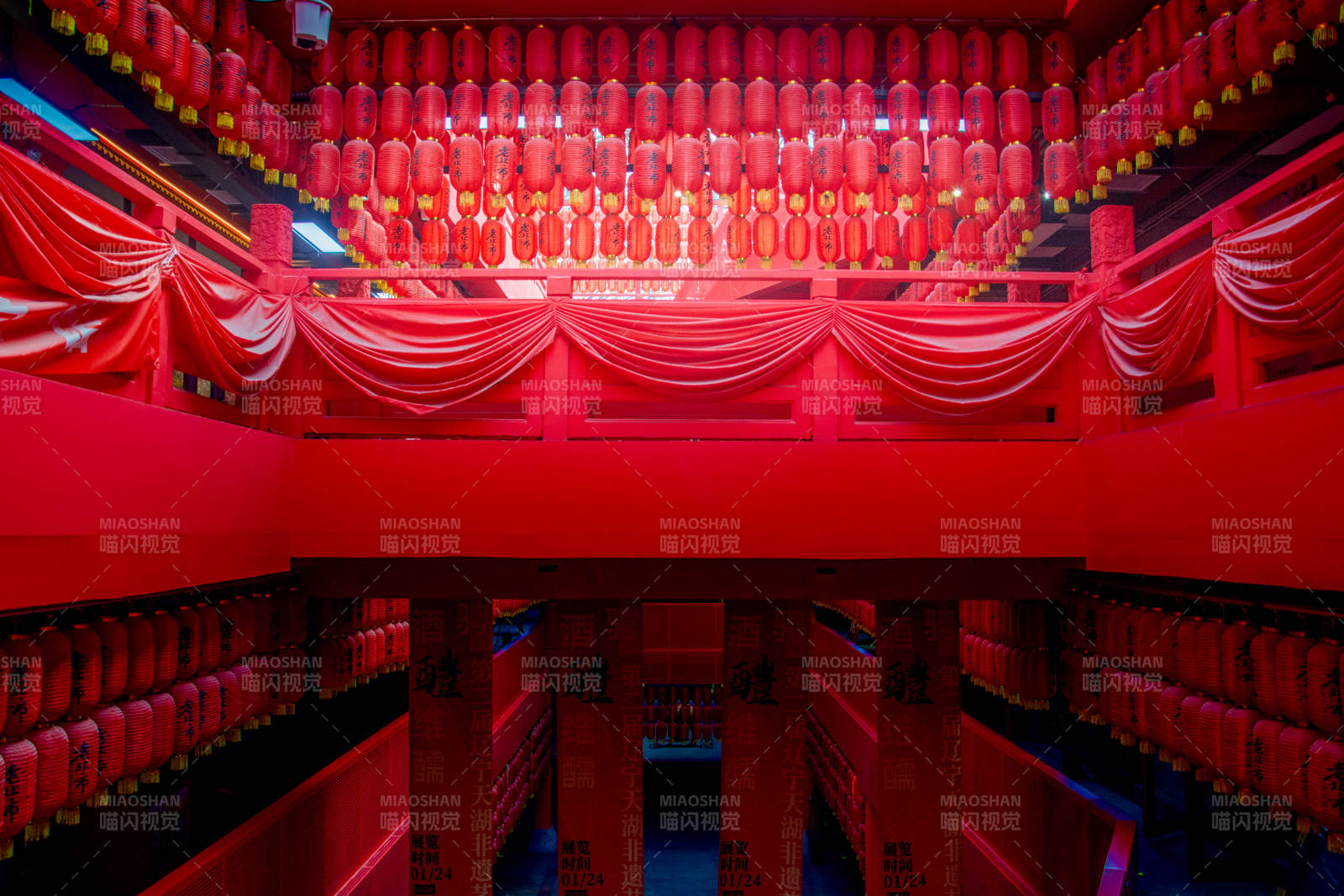 红灯笼映古楼 喜庆满堂彩图片