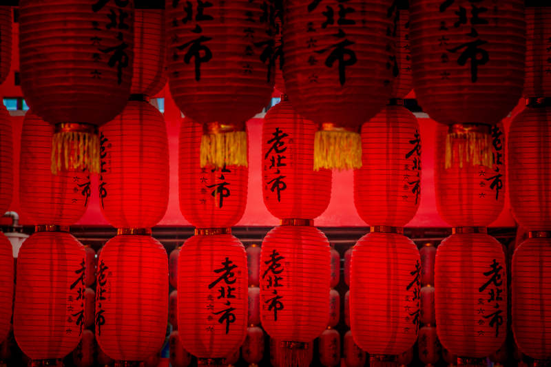 红灯笼映老北市夜景图片