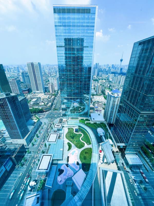 现代都市玻璃摩天楼群图片