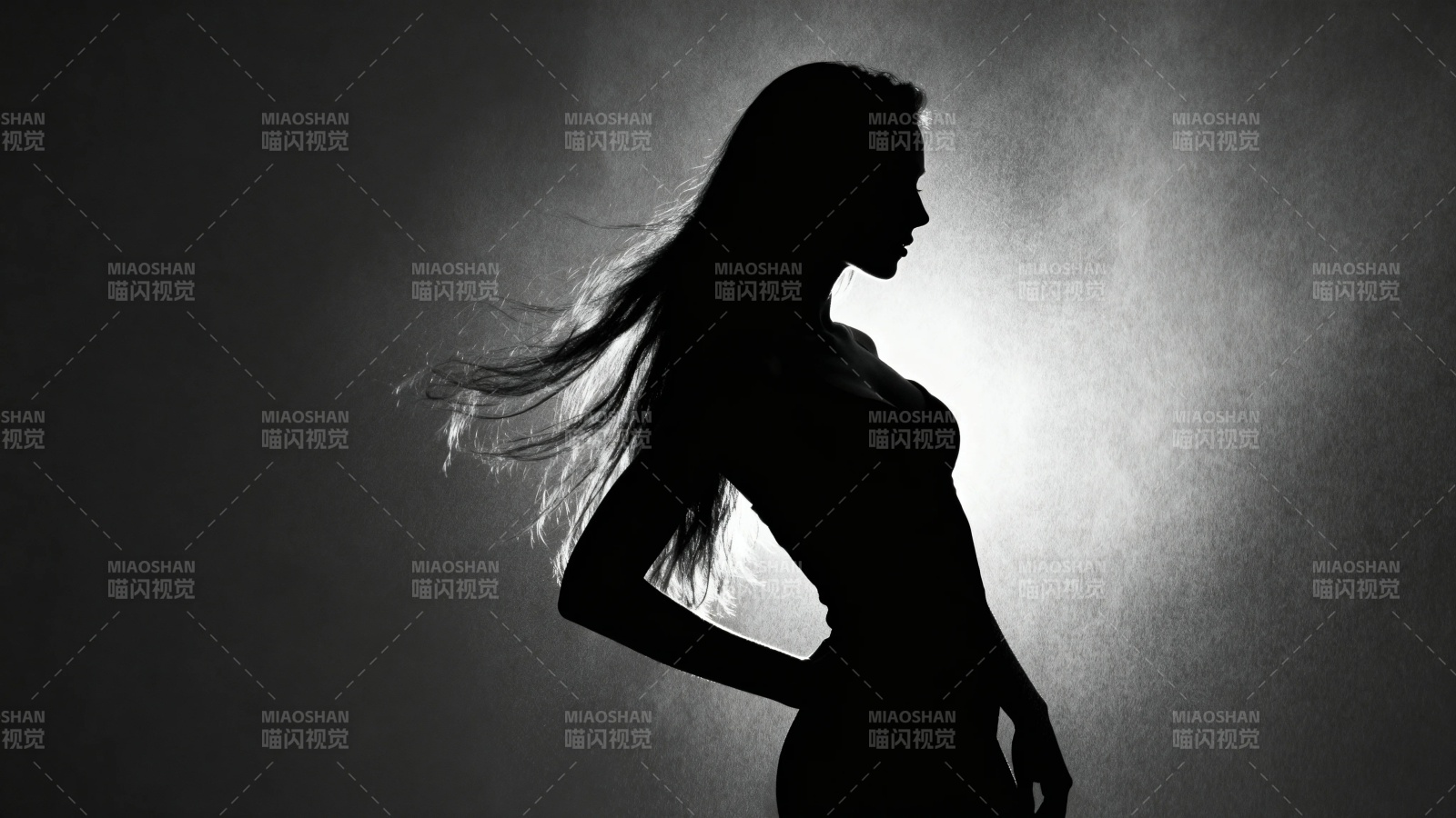 光影中的女性剪影图片