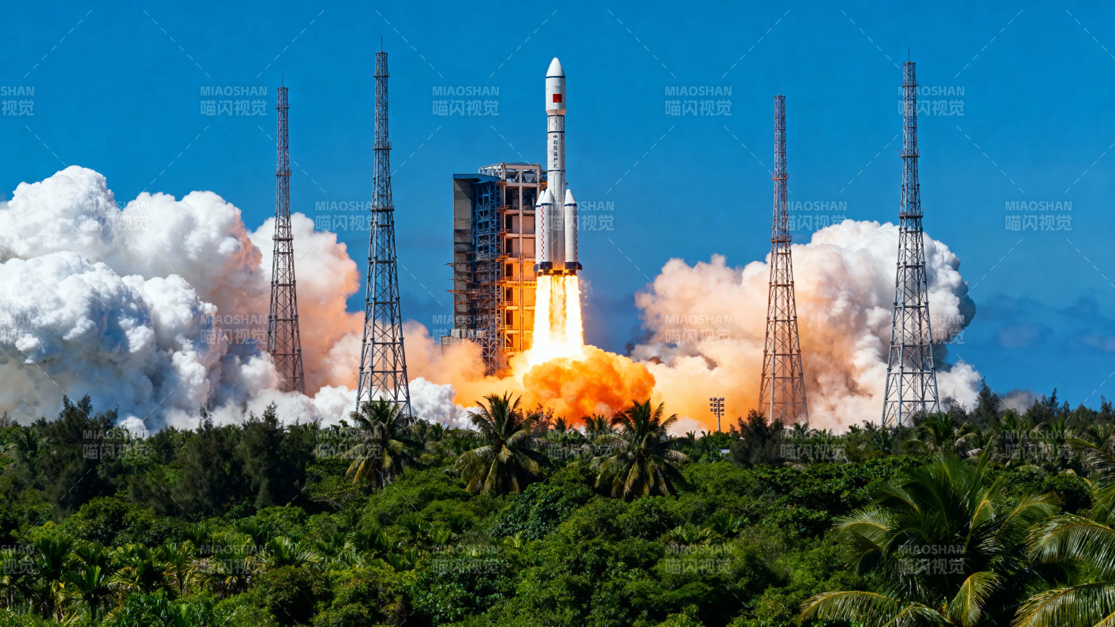 火箭升空 烈焰腾云图片