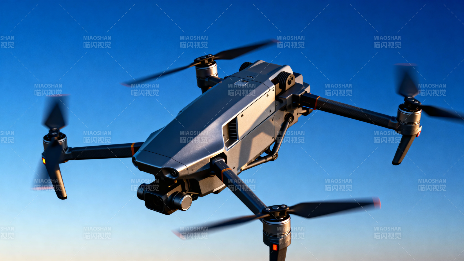 无人机蓝天飞行中图片