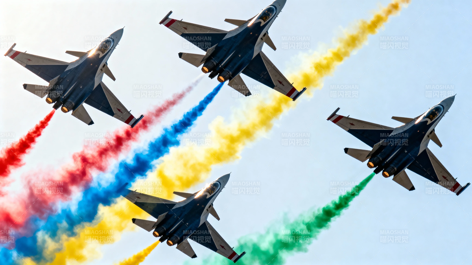 彩烟战机编队翱翔蓝天图片