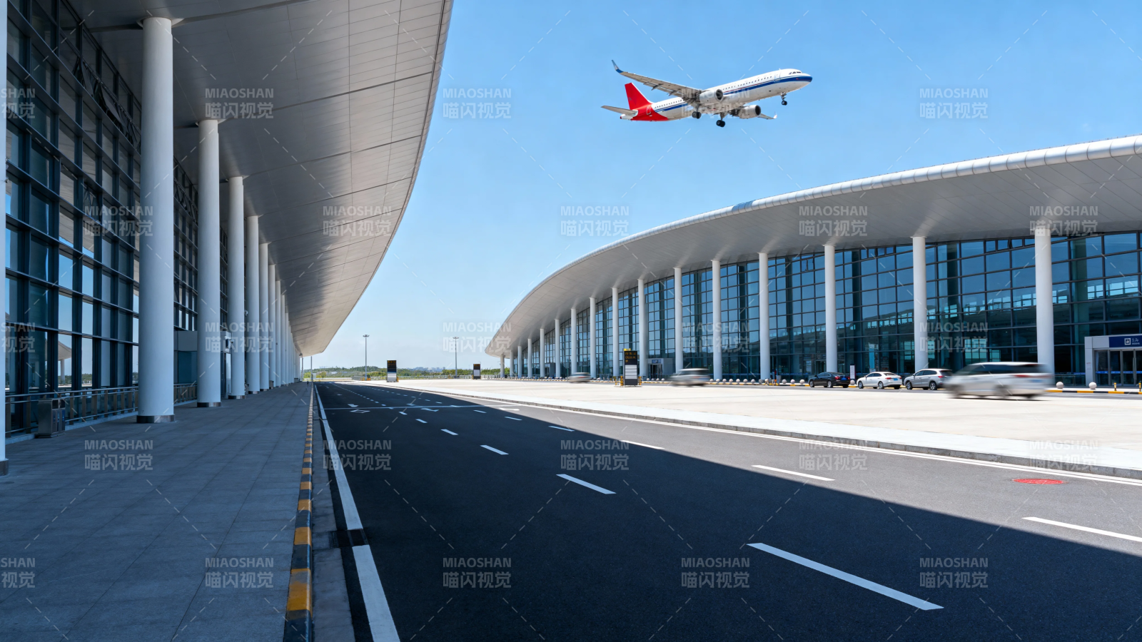 机场飞机起降瞬间图片