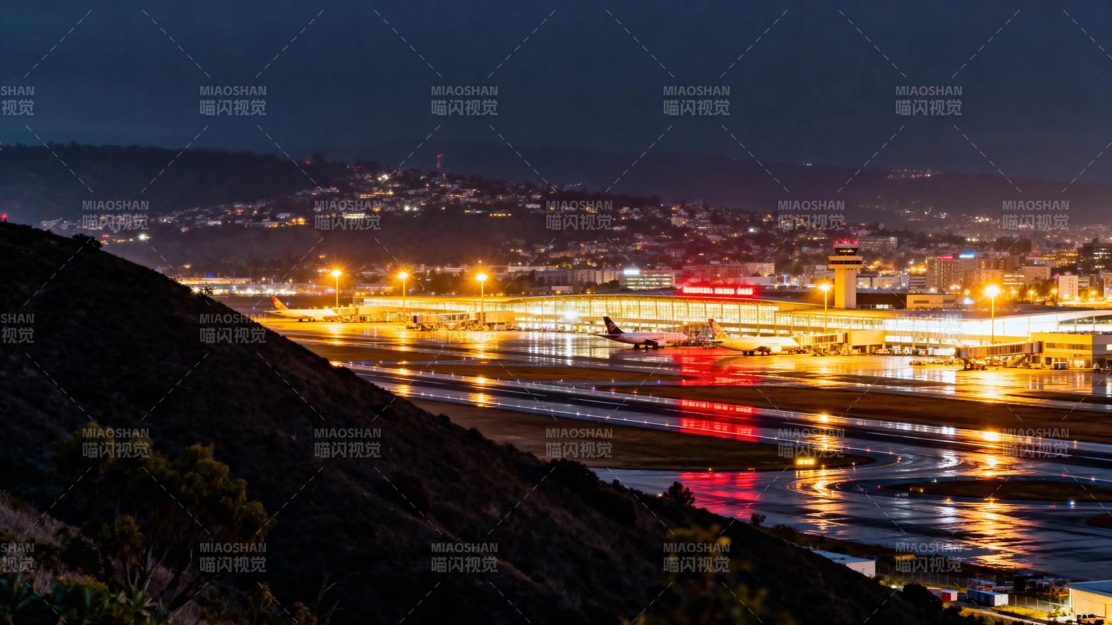 夜航灯火映山城图片