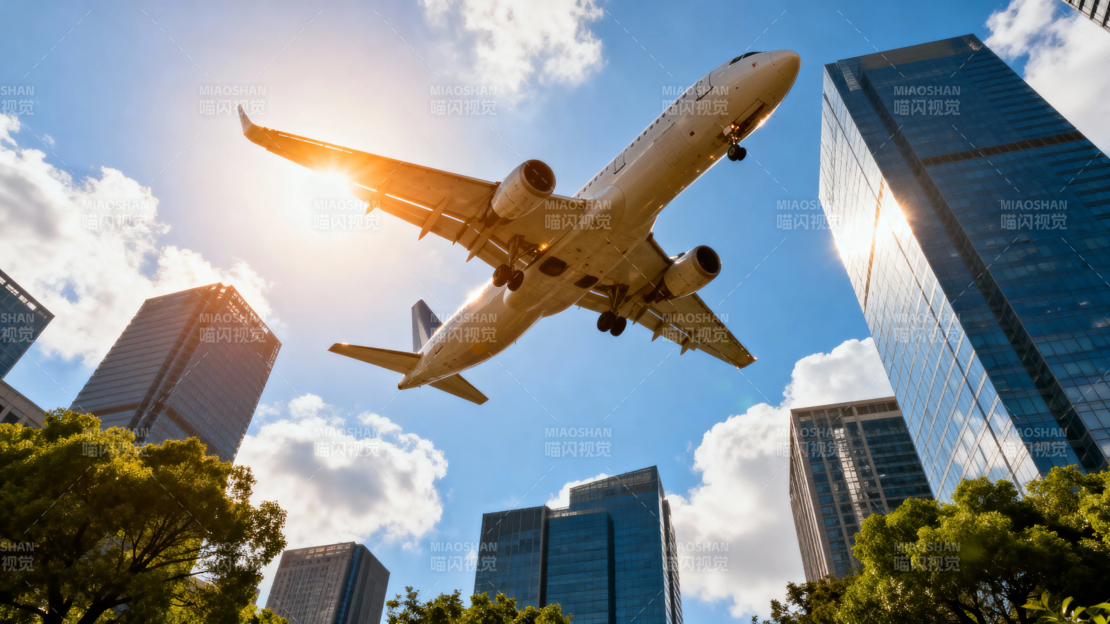 飞机掠过城市上空图片