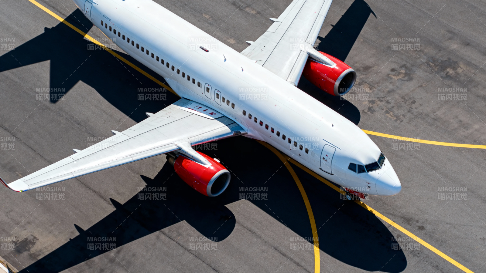 白机红引擎 停机坪上影图片