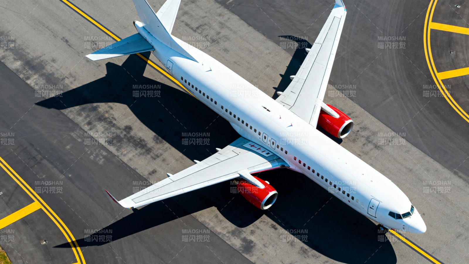 白机红引擎 停机坪俯瞰图图片