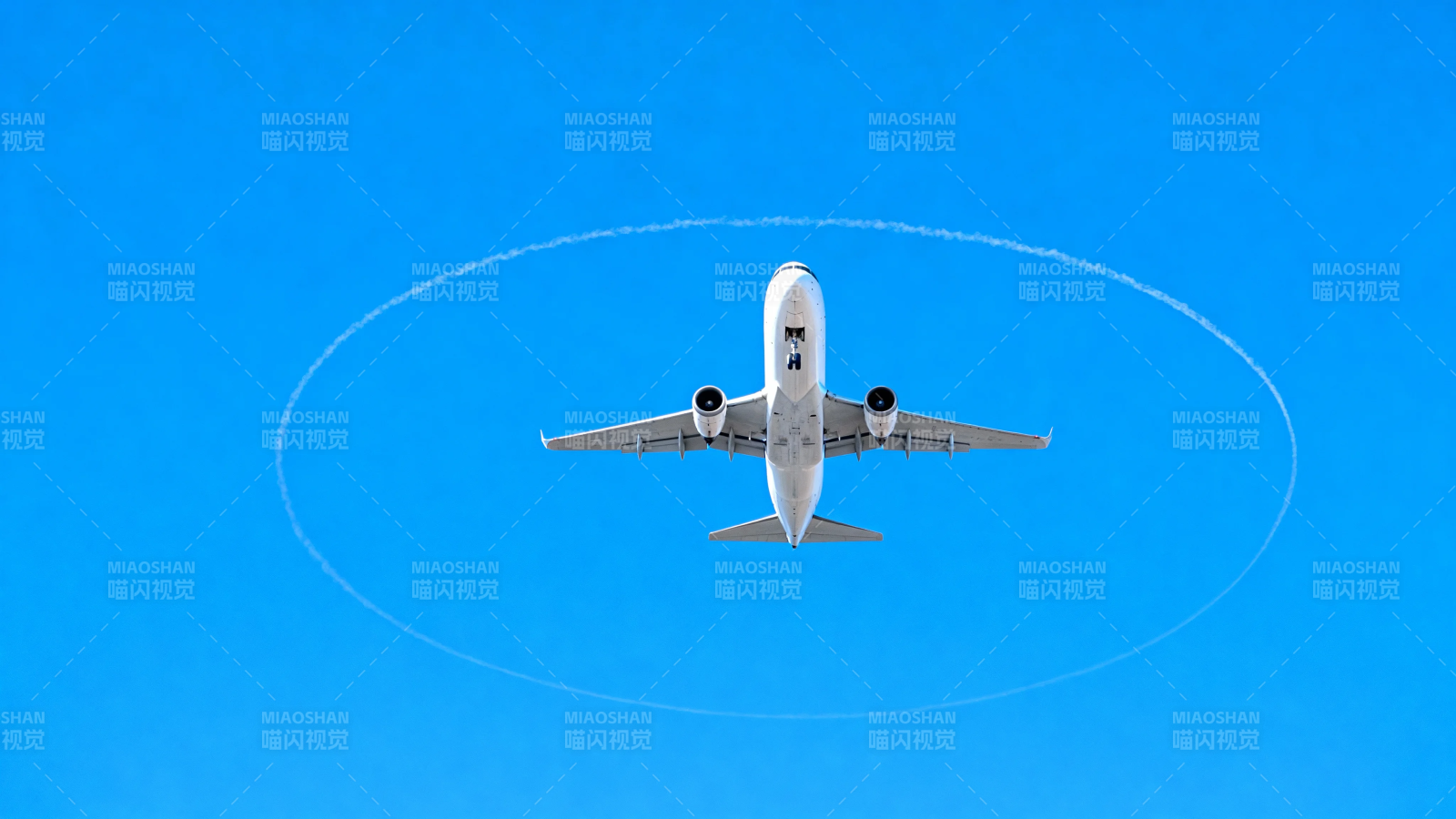 飞机蓝天画圆环图片