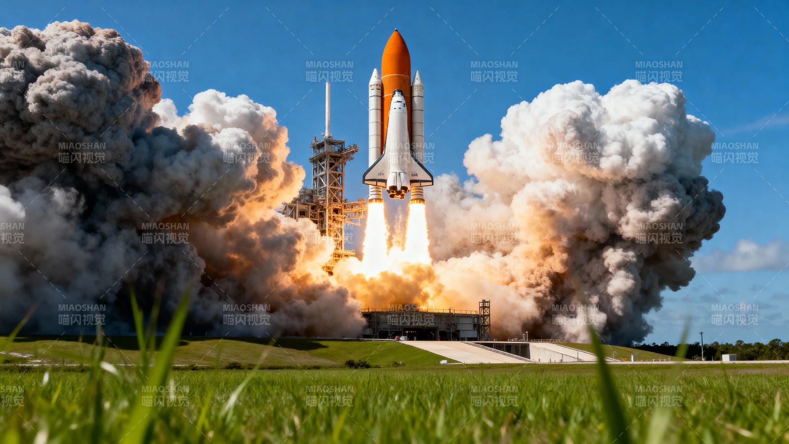 航天飞机点火升空瞬间图片